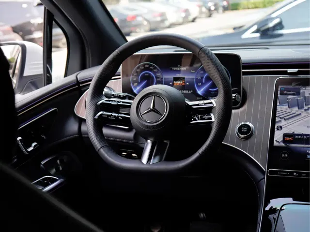 Mercedes-Benz EQE SUV — Фото автомобиля 17