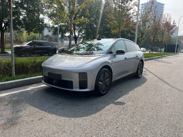 Фотография автомобиля — Li Auto i6