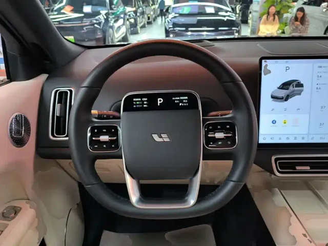 Li Auto L9 — Фото автомобиля 10