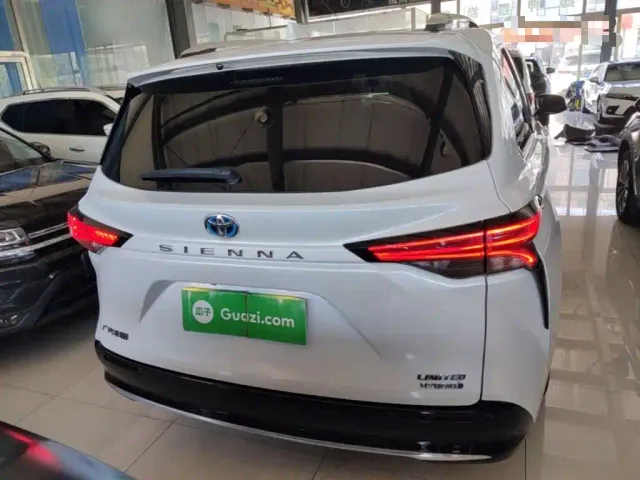 Toyota Sienna — Фото автомобиля 5
