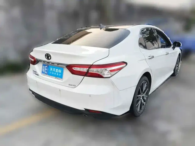 Toyota Camry — Фото автомобиля 2