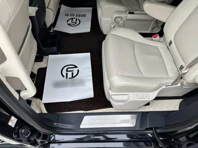 Toyota Sienna — Фото автомобиля 2