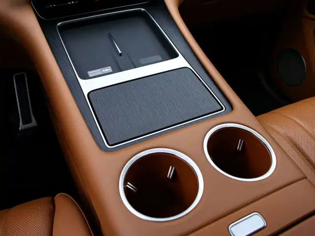 Aito M7 — Фото автомобиля 10