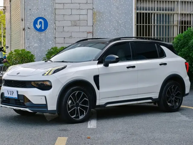 Фотография автомобиля — Lynk & Co 01