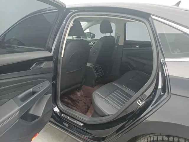 Volkswagen Passat — Фото автомобиля 10
