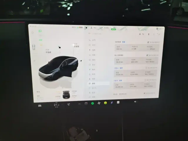 Tesla Model Y — Фото автомобиля 12