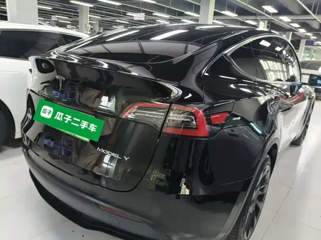 Tesla Model Y — Фото автомобиля 4
