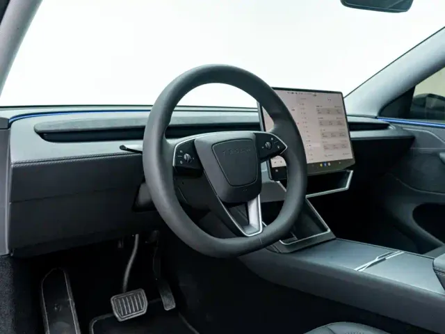 Tesla Model Y — Фото автомобиля 20