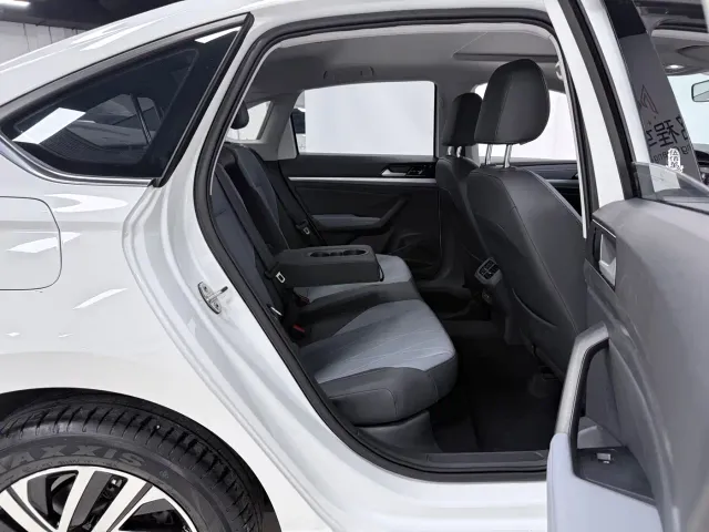 Volkswagen Lavida — Фото автомобиля 11
