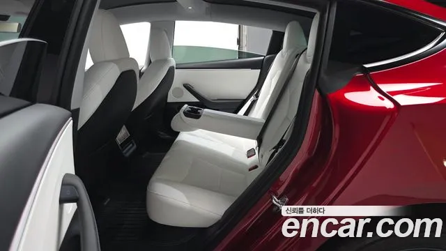 Tesla Model 3 — Фото автомобиля 18