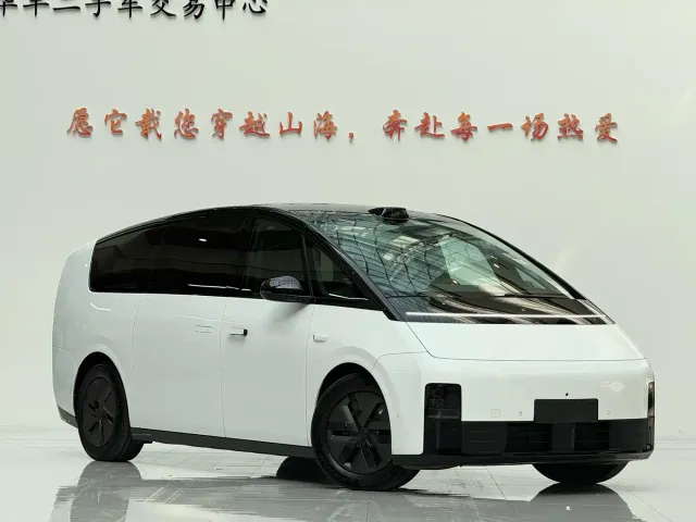 Li Auto MEGA — Фото автомобиля 3