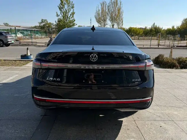 Volkswagen Passat — Фото автомобиля 13