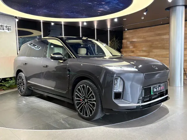 Nio ES8 — Фото автомобиля 3