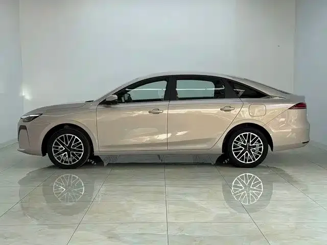 Roewe i6 — Фото автомобиля 10