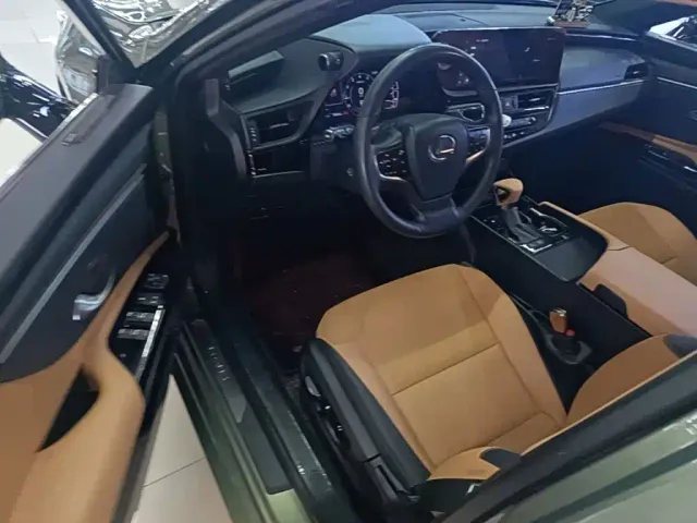 Lexus ES — Фото автомобиля 15