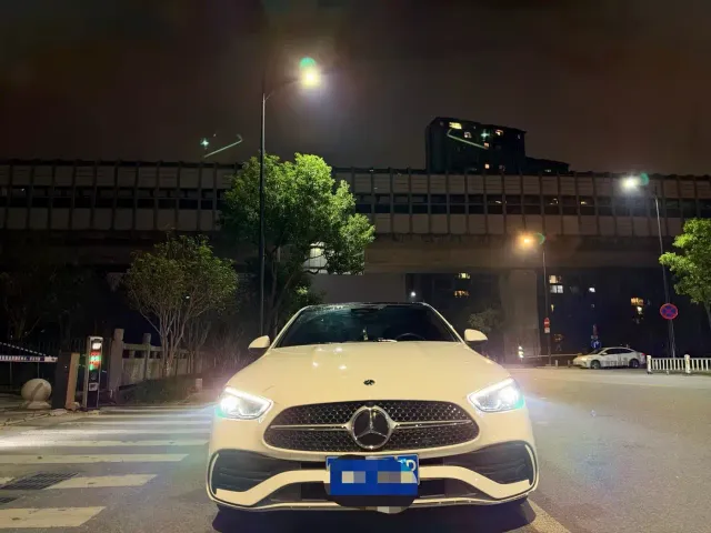 Фотография автомобиля — Mercedes-Benz C-Class
