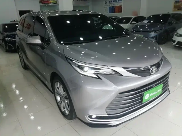 Toyota Sienna — Фото автомобиля 3
