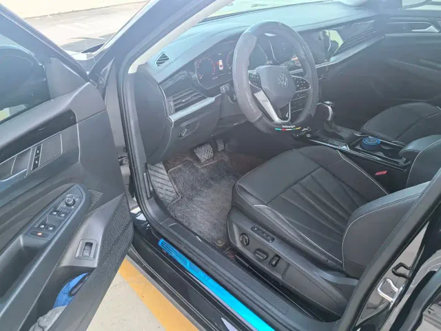 Volkswagen Passat — Фото автомобиля 4