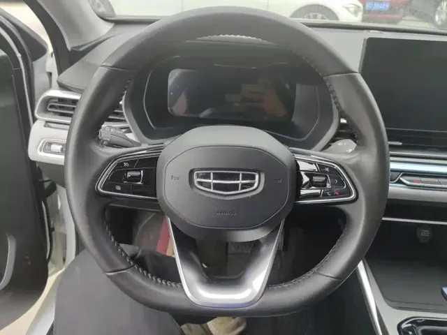Geely Emgrand — Фото автомобиля 15