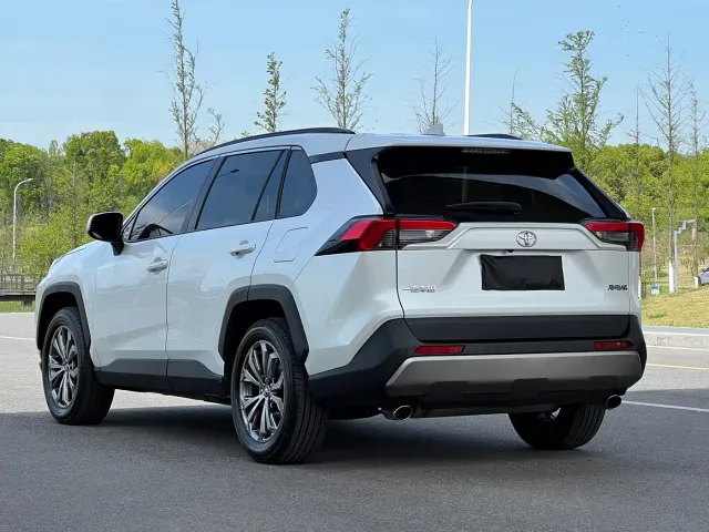 Toyota RAV4 — Фото автомобиля 19