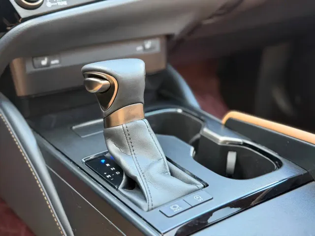 Lexus ES — Фото автомобиля 9