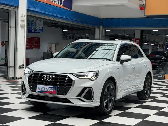 Фотография автомобиля — Audi Q3