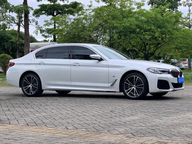 BMW 5 Series — Фото автомобиля 3