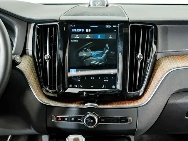 Volvo XC60 — Фото автомобиля 13