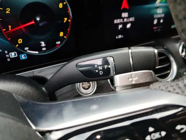 Mercedes-Benz E-Class — Фото автомобиля 6