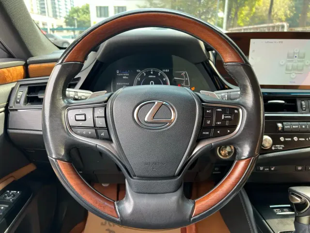 Lexus ES — Фото автомобиля 6