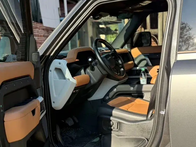 Land Rover Defender — Фото автомобиля 2