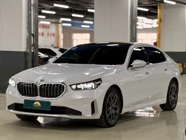 Фотография автомобиля — BMW 5 Series