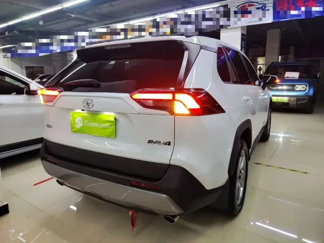 Toyota RAV4 — Фото автомобиля 6