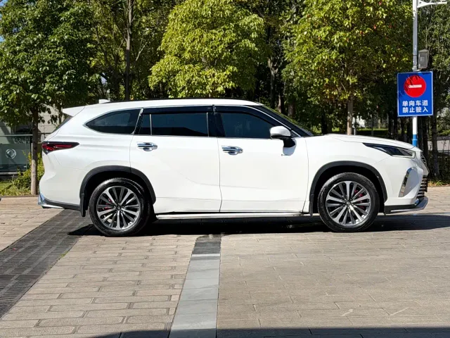 Toyota Crown Kluger — Фото автомобиля 4