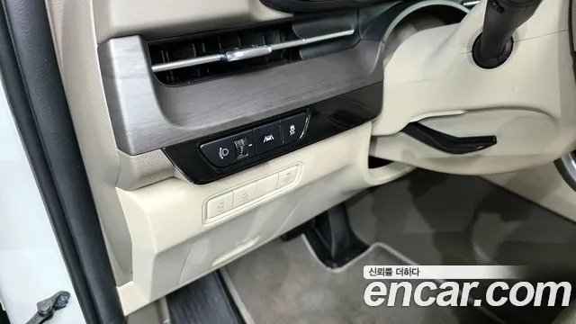 Kia Canival Carnival 4 поколение Бензин 9 мест Prestige — Фото автомобиля 16