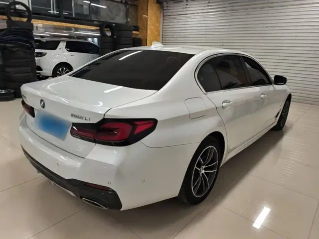 BMW 5 Series — Фото автомобиля 6