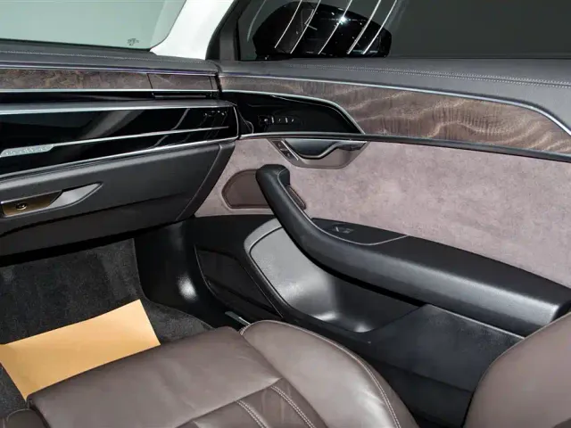 Audi A8 — Фото автомобиля 24