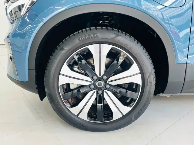 Volvo XC40 — Фото автомобиля 4