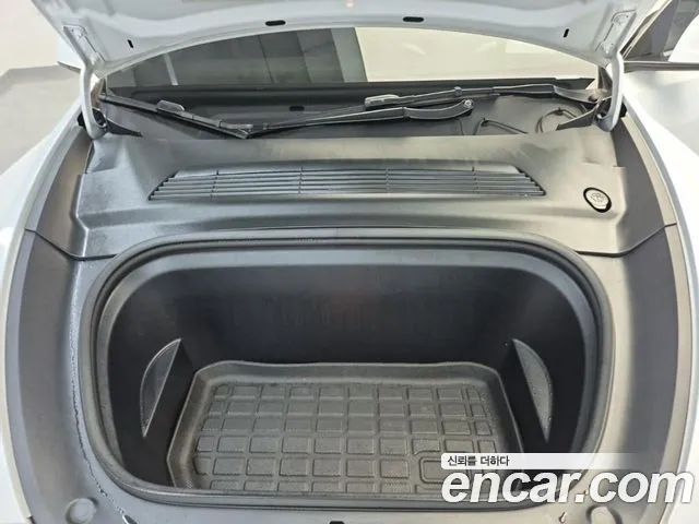 Tesla Model Y — Фото автомобиля 5