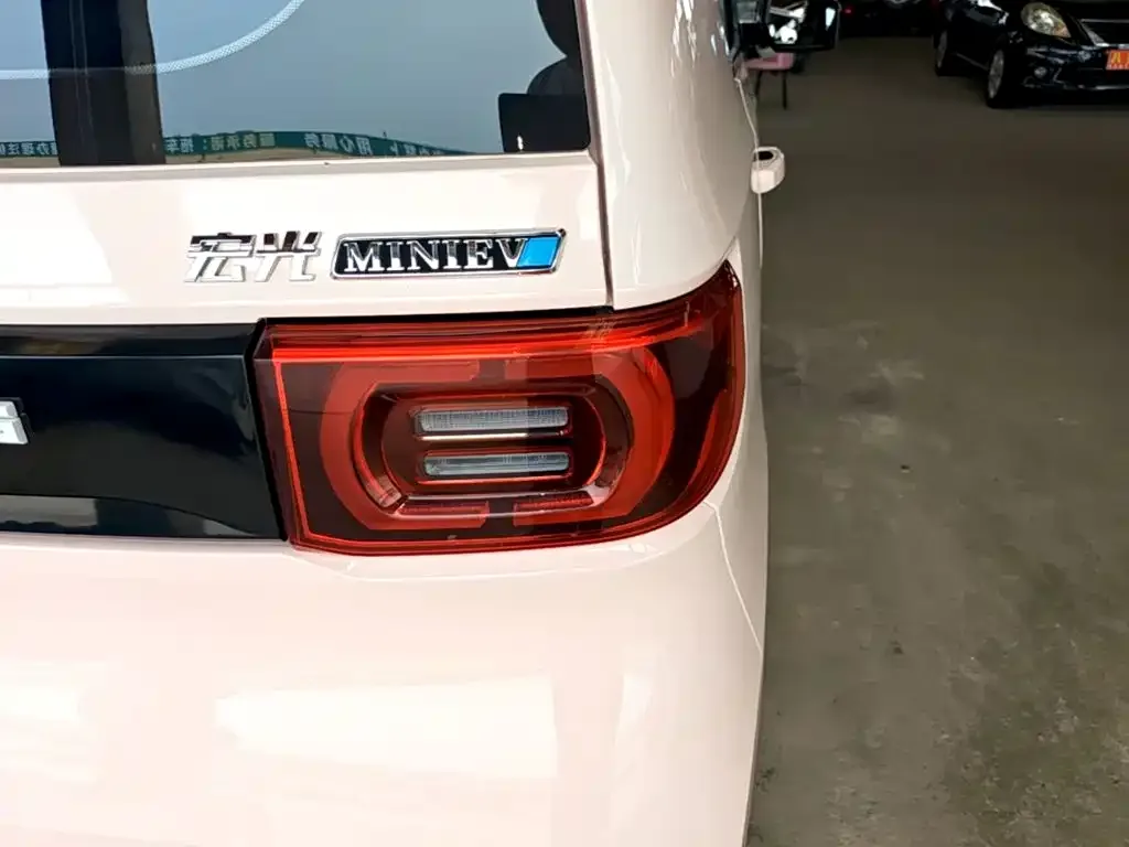 Wuling Motors Hongguang MINIEV 2022 Macaron Premium LFP — Фото автомобиля 7