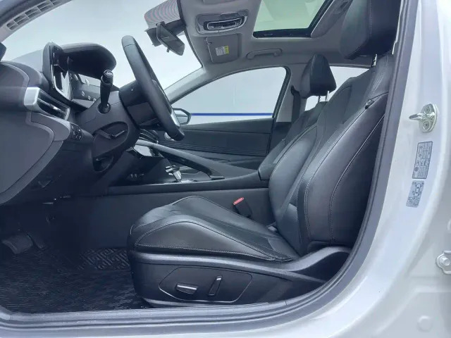 Hyundai Elantra — Фото автомобиля 7