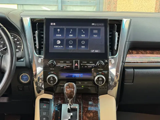 Toyota Alphard — Фото автомобиля 11