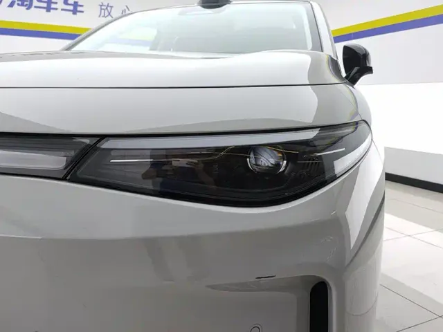 Leapmotor C10 — Фото автомобиля 5