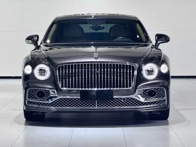 Bentley Flying Spur — Фото автомобиля 2