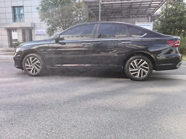 Volkswagen Lavida — Фото автомобиля 10