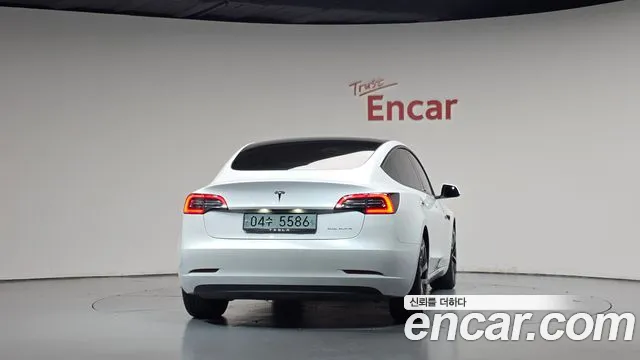 Tesla Model 3 — Фото автомобиля 4
