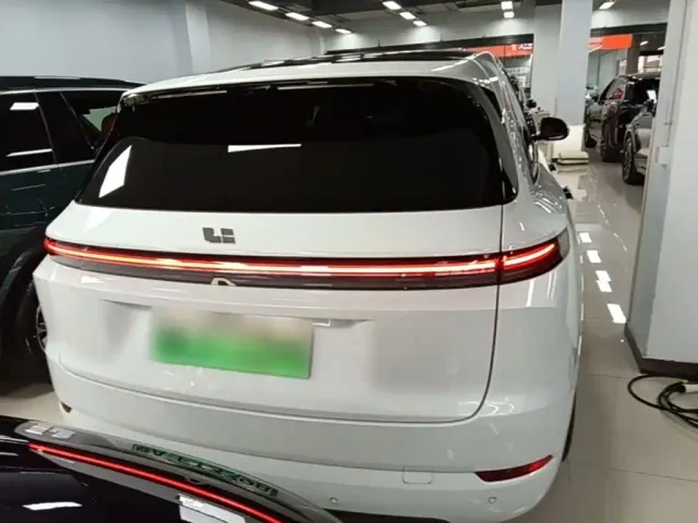 Li Auto L7 — Фото автомобиля 5