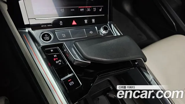 Audi e-tron — Фото автомобиля 8