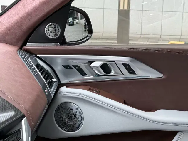 BMW XM — Фото автомобиля 8