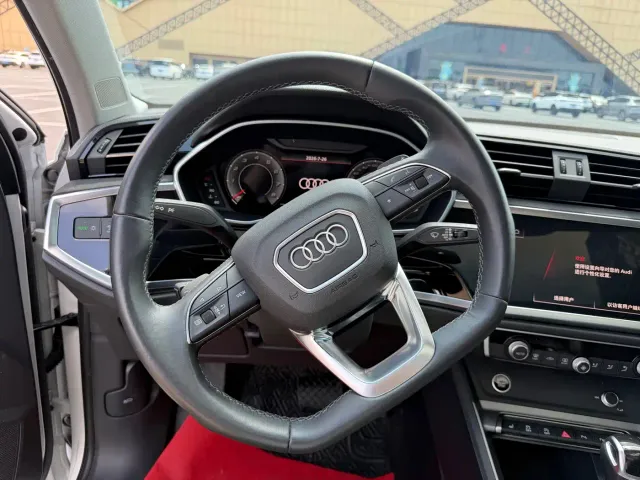 Audi Q3 — Фото автомобиля 24